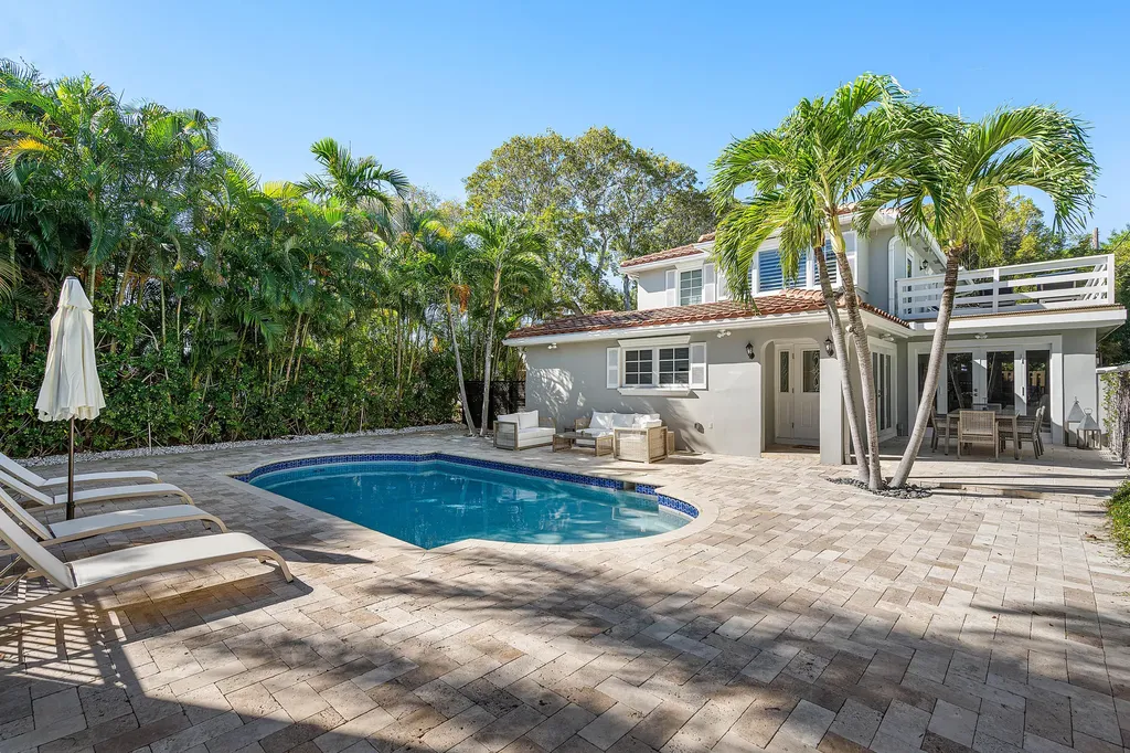 820 Palm Trail Delray Beach FL 33483