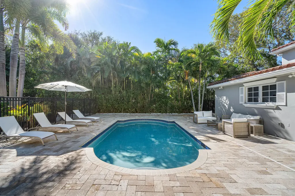 820 Palm Trail Delray Beach FL 33483
