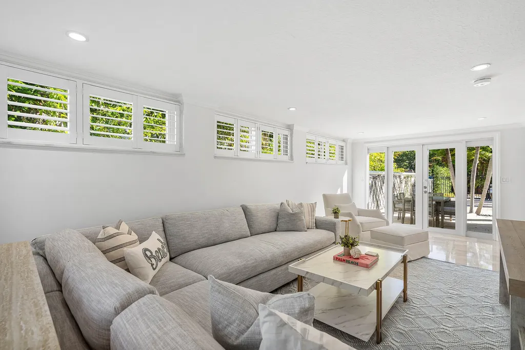 820 Palm Trail Delray Beach FL 33483