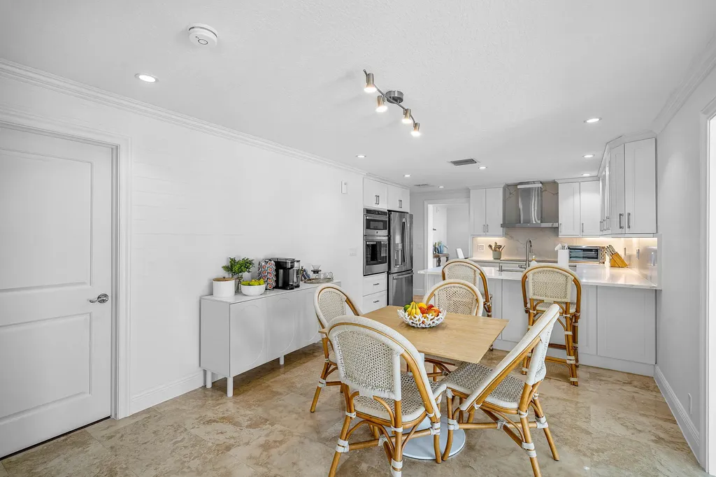820 Palm Trail Delray Beach FL 33483