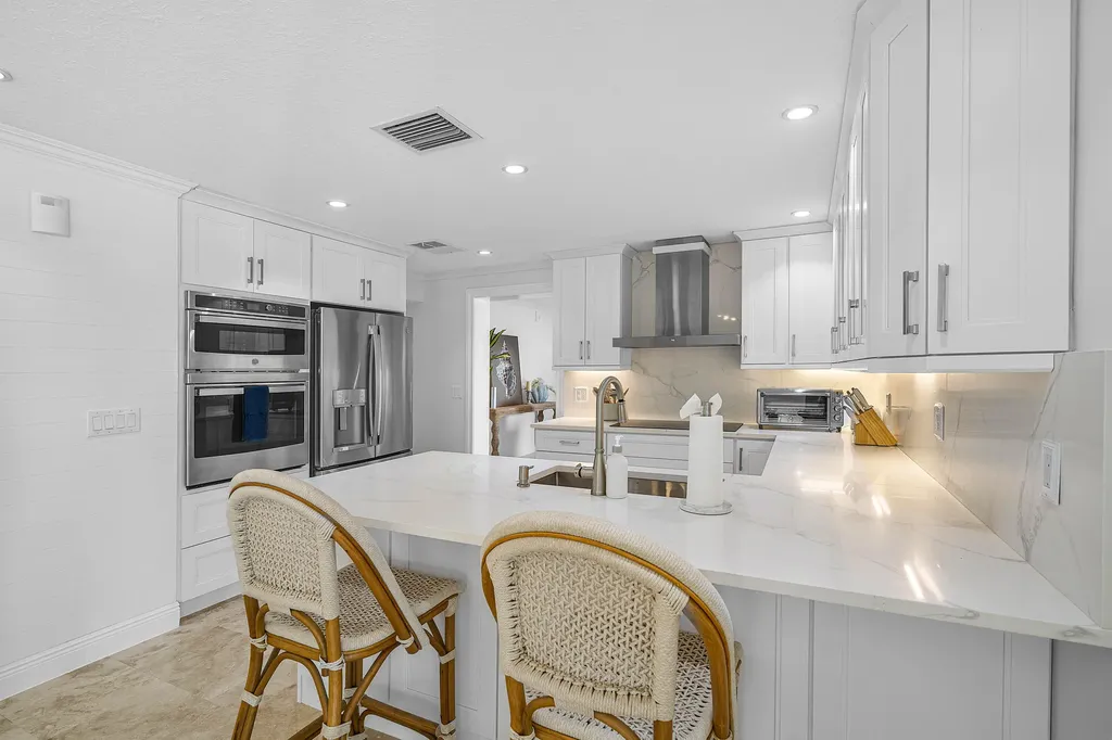 820 Palm Trail Delray Beach FL 33483