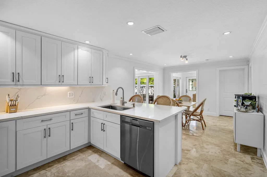 820 Palm Trail Delray Beach FL 33483