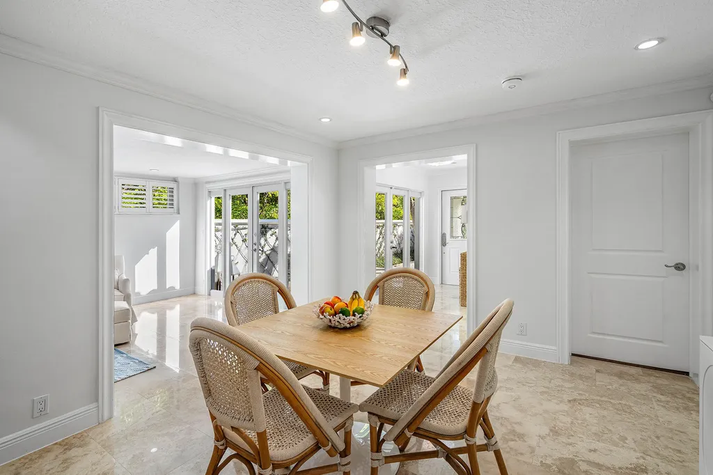 820 Palm Trail Delray Beach FL 33483