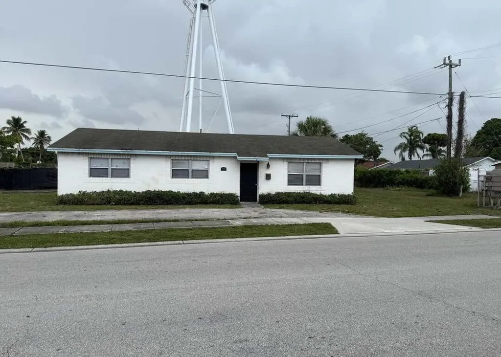 5713 Candlewood Street Mangonia Park FL 33407