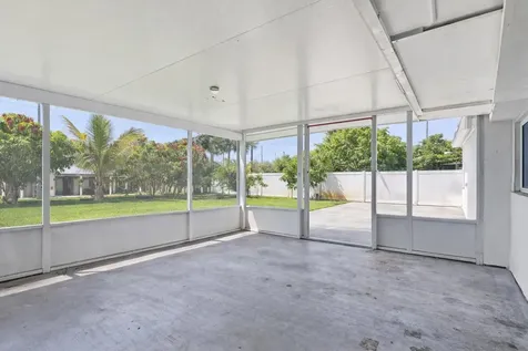 4688 NW 1st Street Plantation FL 33317