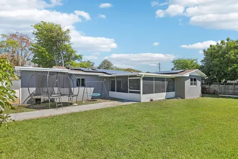 4688 NW 1st Street Plantation FL 33317