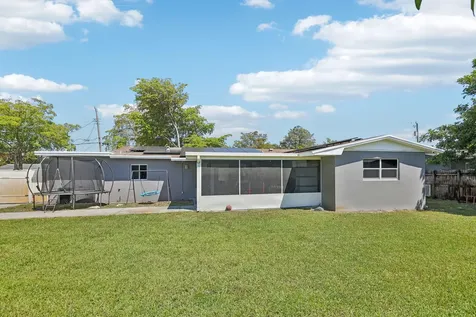 4688 NW 1st Street Plantation FL 33317