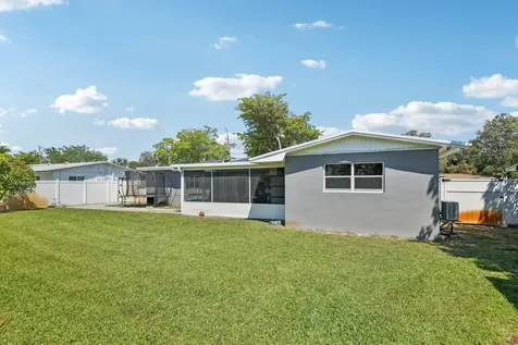 4688 NW 1st Street Plantation FL 33317