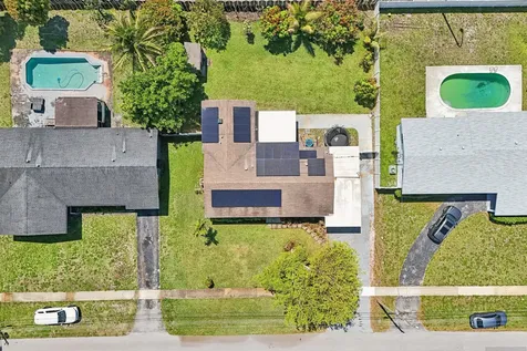 4688 NW 1st Street Plantation FL 33317
