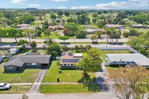4688 NW 1st Street Plantation FL 33317