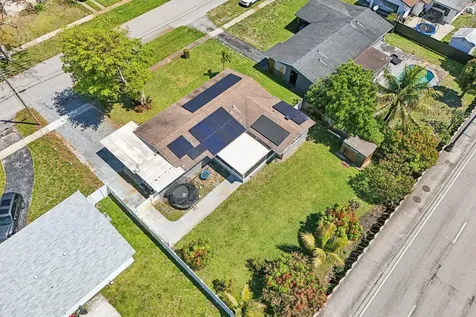 4688 NW 1st Street Plantation FL 33317