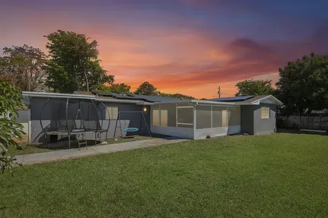 4688 NW 1st Street Plantation FL 33317