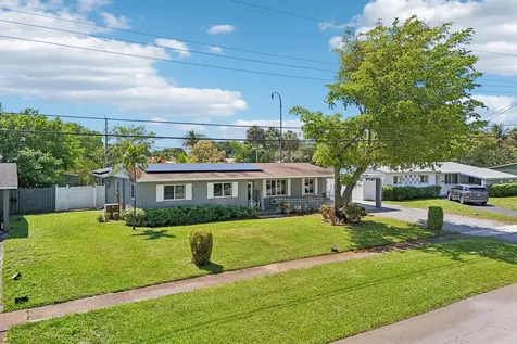 4688 NW 1st Street Plantation FL 33317