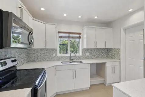 4688 NW 1st Street Plantation FL 33317