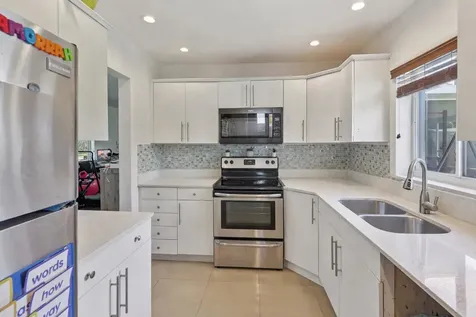 4688 NW 1st Street Plantation FL 33317