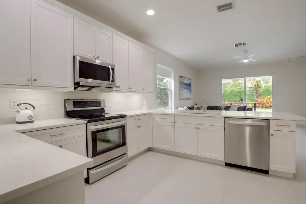 10894 Bitternut Hickory Lane Boynton Beach FL 33437