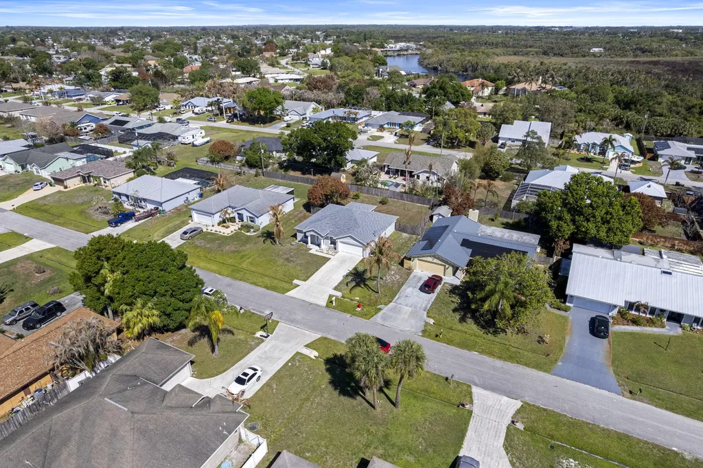 861 SE Cavern Avenue Port St Lucie FL 34983