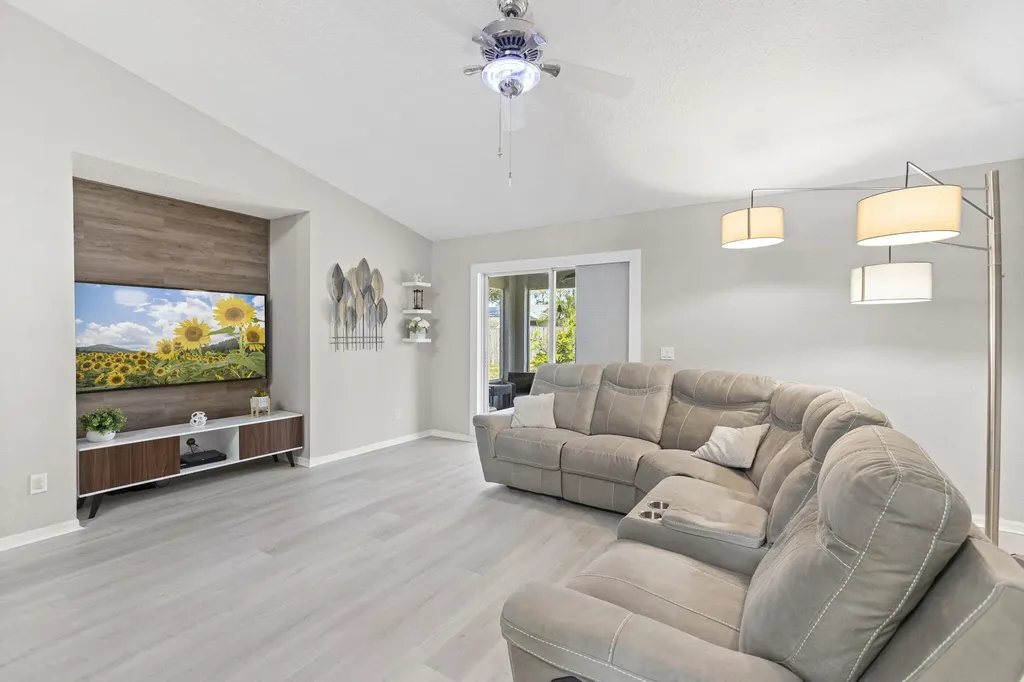 861 SE Cavern Avenue Port St Lucie FL 34983