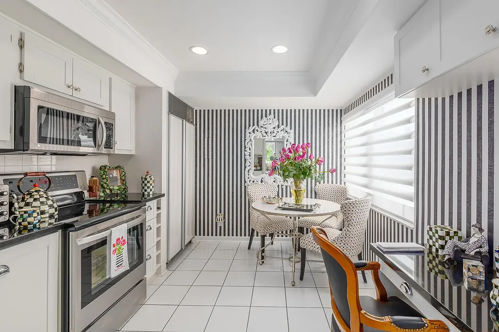 250 Bradley Place Palm Beach FL 33480