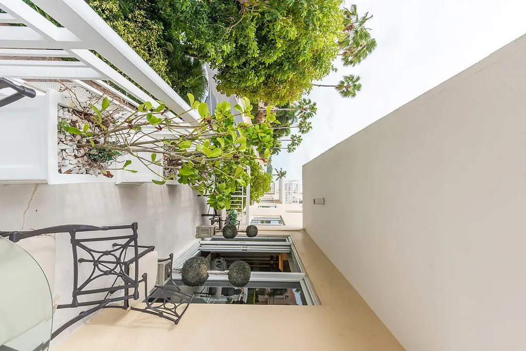 250 Bradley Place Palm Beach FL 33480