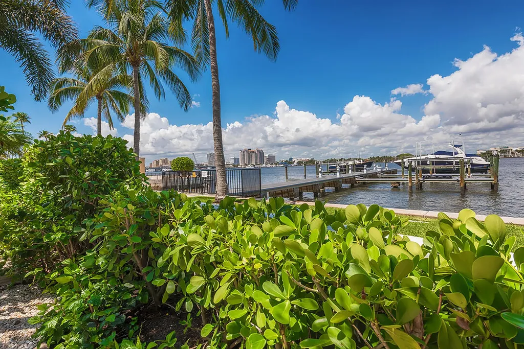 250 Bradley Place Palm Beach FL 33480