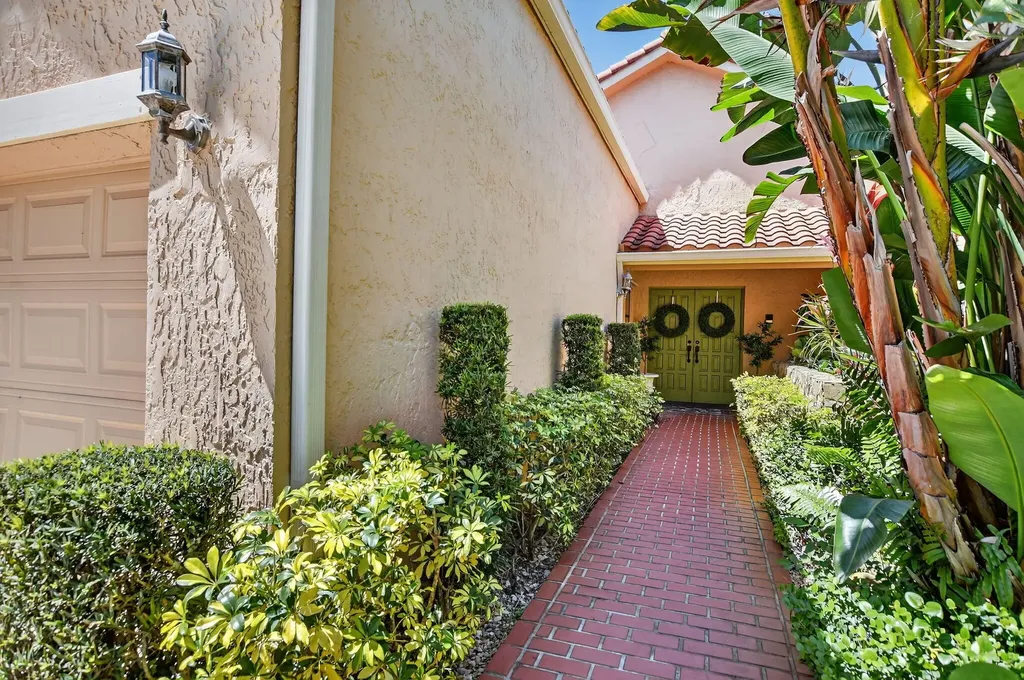 20021 Back 9 Drive Boca Raton FL 33498