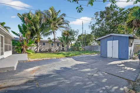 1006 S M Street Lake Worth Beach FL 33460