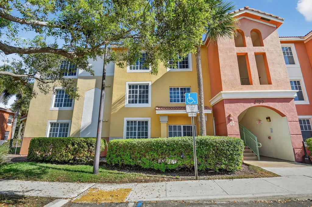 6769 Heritage Grande Boynton Beach FL 33437