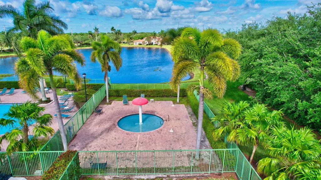 6769 Heritage Grande Boynton Beach FL 33437