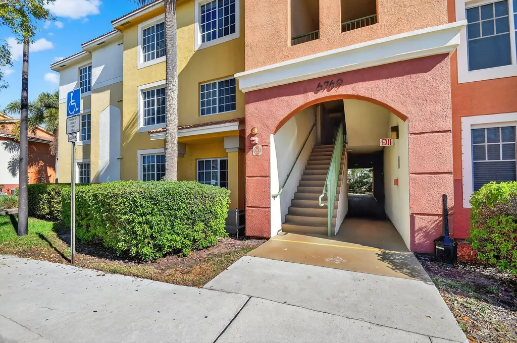 6769 Heritage Grande Boynton Beach FL 33437