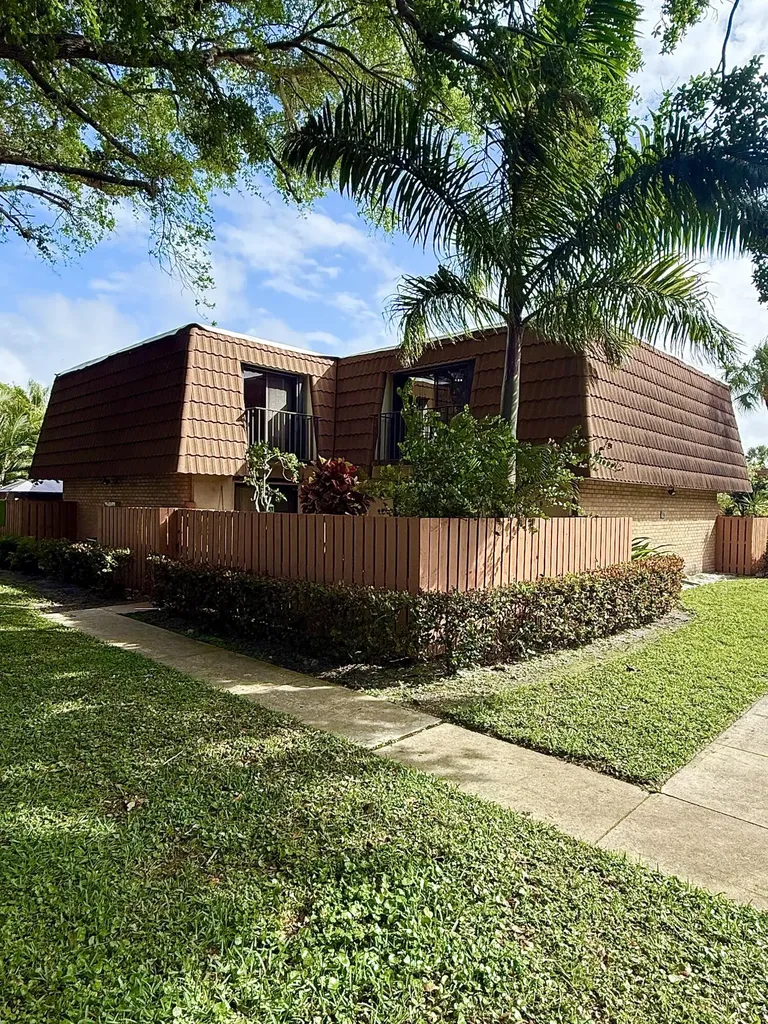 205 Charter Way West Palm Beach FL 33407