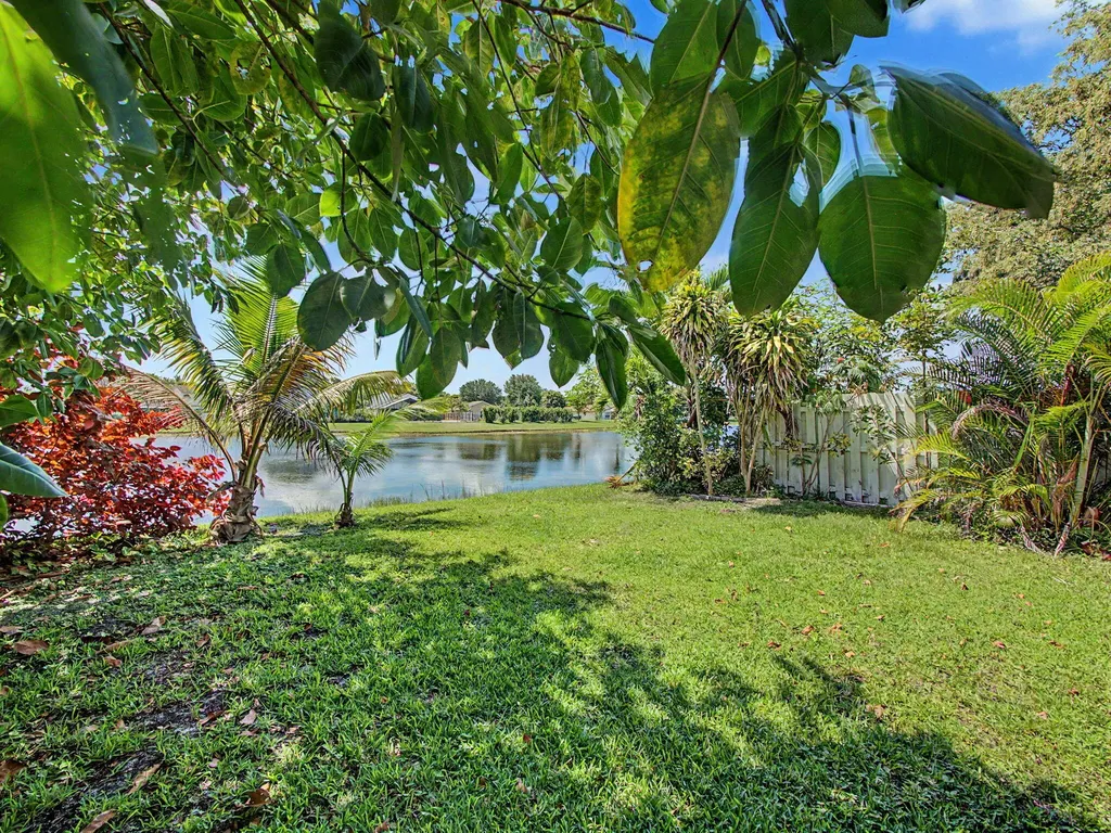 4675 Lakeside Circle West Palm Beach FL 33417