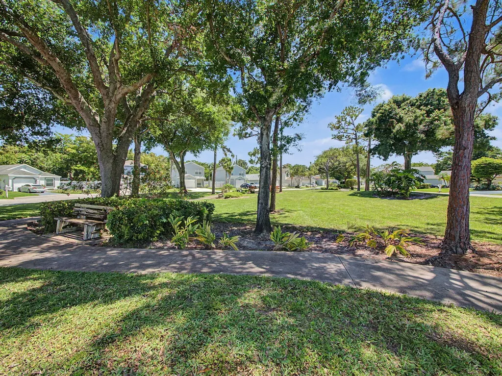 4675 Lakeside Circle West Palm Beach FL 33417