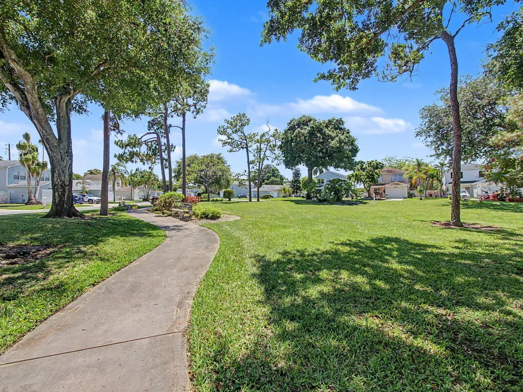4675 Lakeside Circle West Palm Beach FL 33417