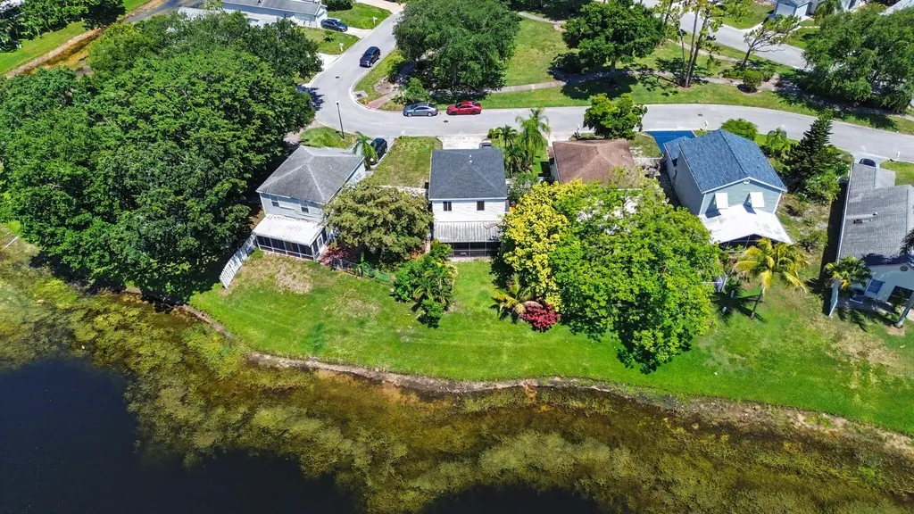 4675 Lakeside Circle West Palm Beach FL 33417