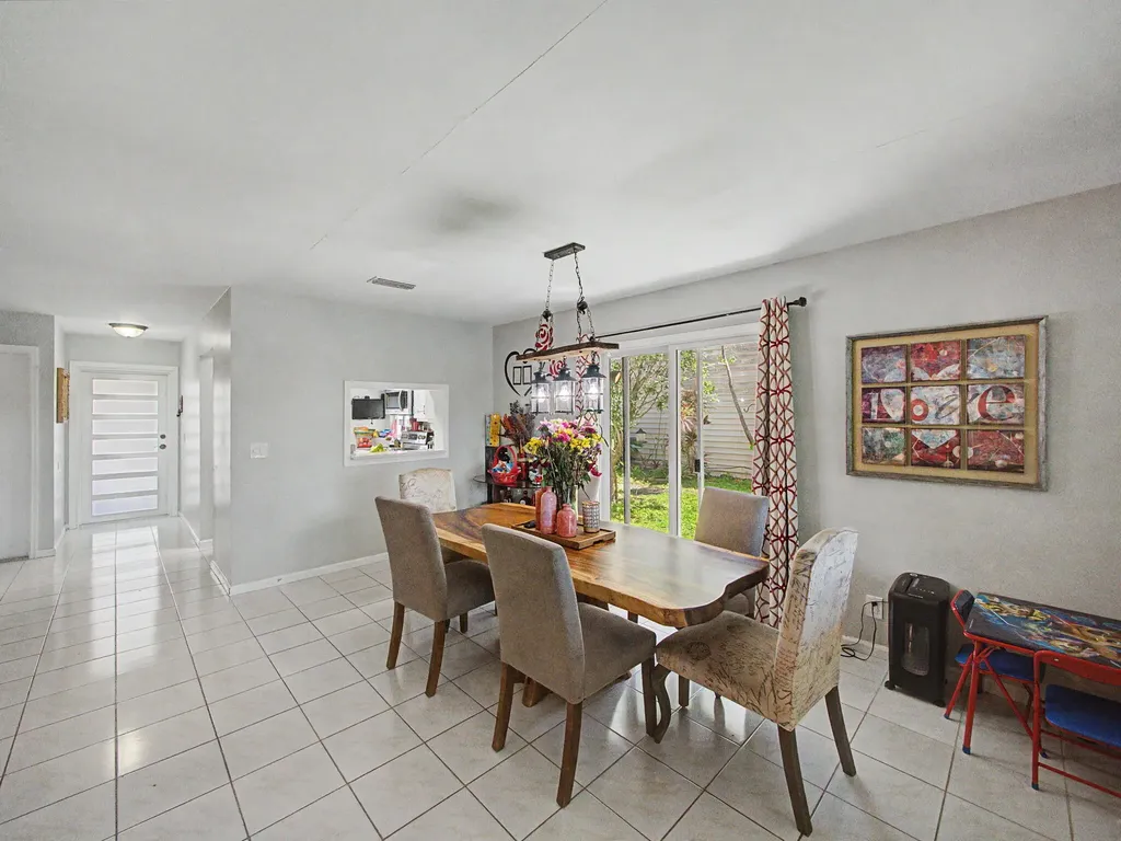 4675 Lakeside Circle West Palm Beach FL 33417