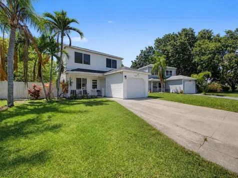 4675 Lakeside Circle West Palm Beach FL 33417