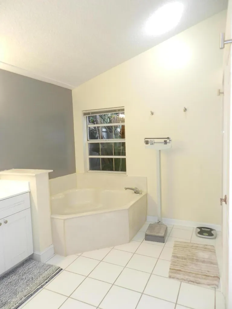 9198 Heathridge Drive West Palm Beach FL 33411