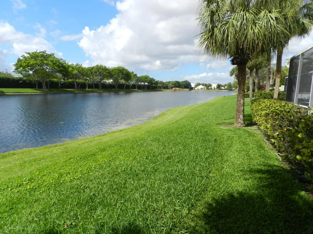 9198 Heathridge Drive West Palm Beach FL 33411