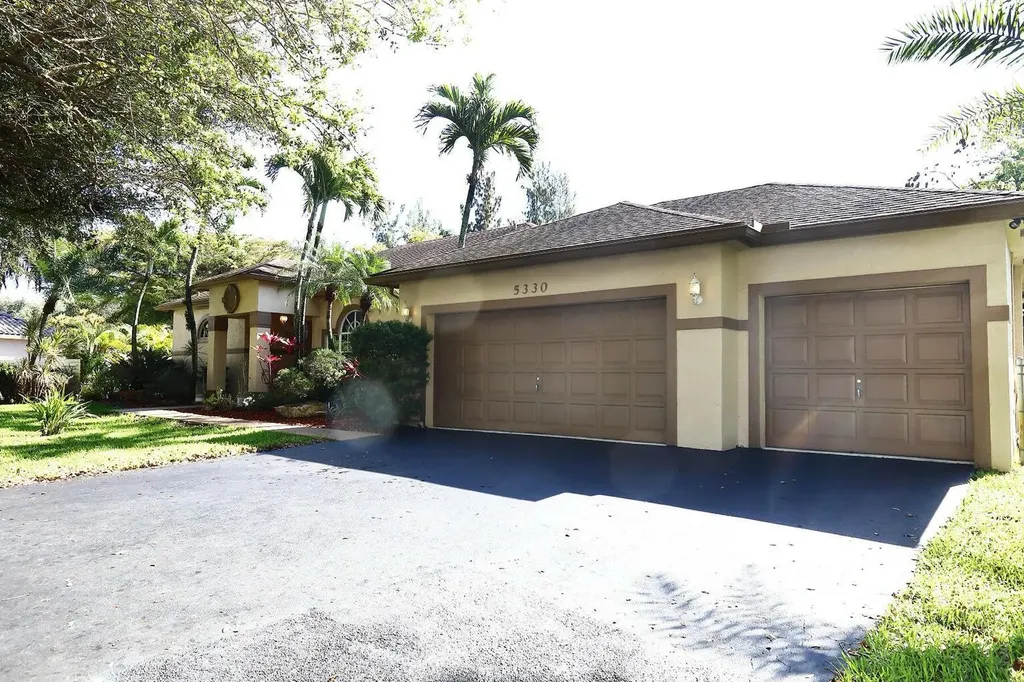 5330 SW 199 Avenue Pembroke Pines FL 33332