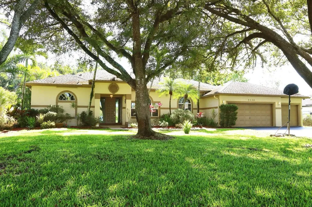 5330 SW 199 Avenue Pembroke Pines FL 33332