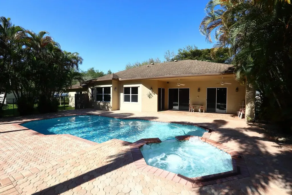 5330 SW 199 Avenue Pembroke Pines FL 33332