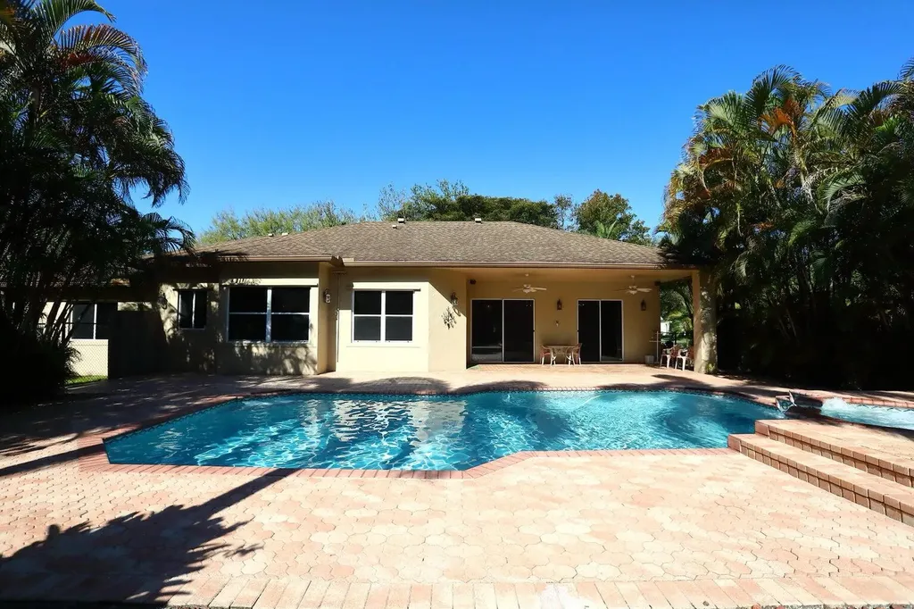 5330 SW 199 Avenue Pembroke Pines FL 33332