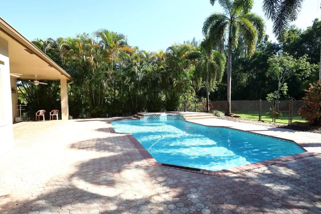 5330 SW 199 Avenue Pembroke Pines FL 33332