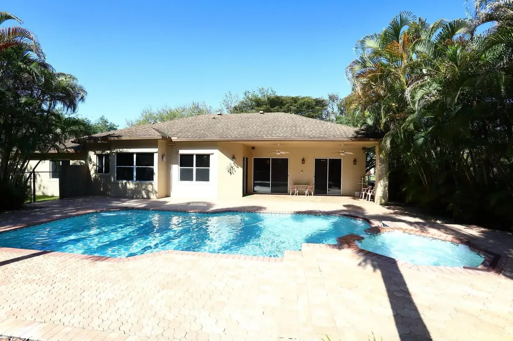 5330 SW 199 Avenue Pembroke Pines FL 33332