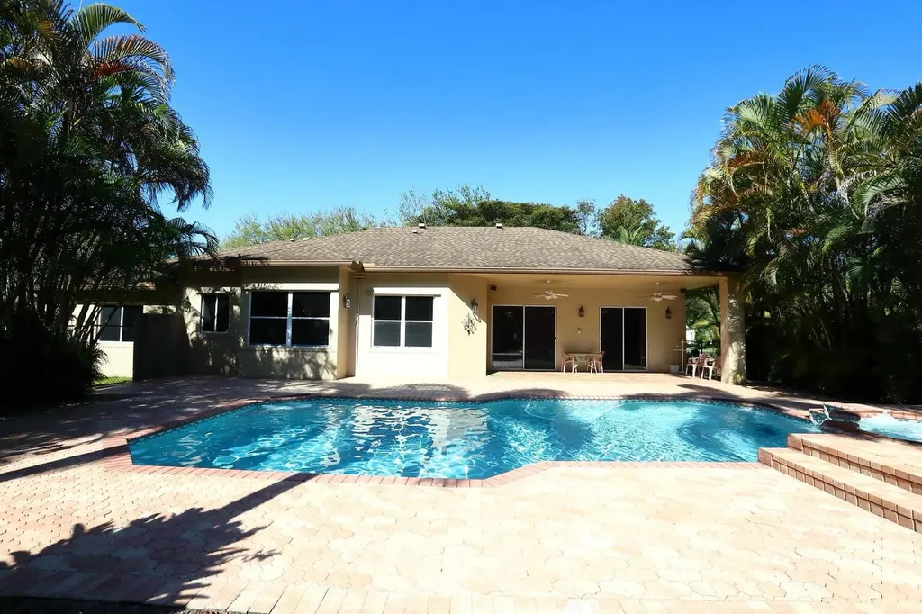 5330 SW 199 Avenue Pembroke Pines FL 33332