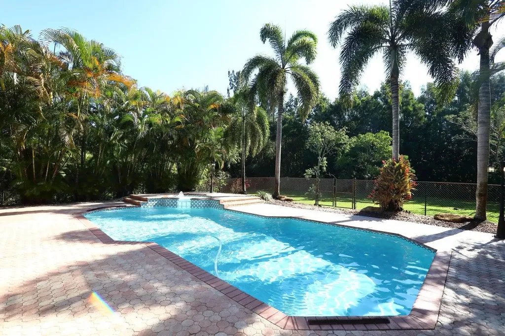 5330 SW 199 Avenue Pembroke Pines FL 33332