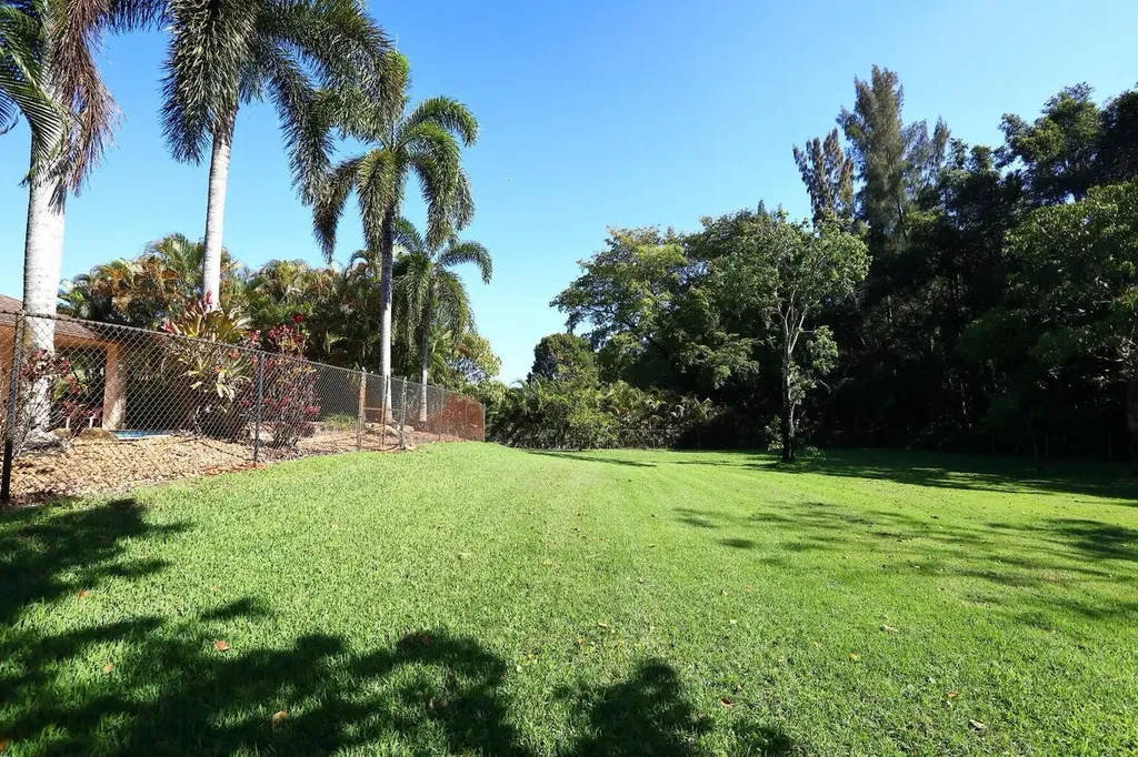 5330 SW 199 Avenue Pembroke Pines FL 33332
