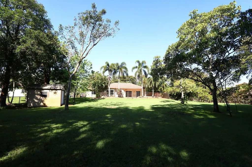 5330 SW 199 Avenue Pembroke Pines FL 33332