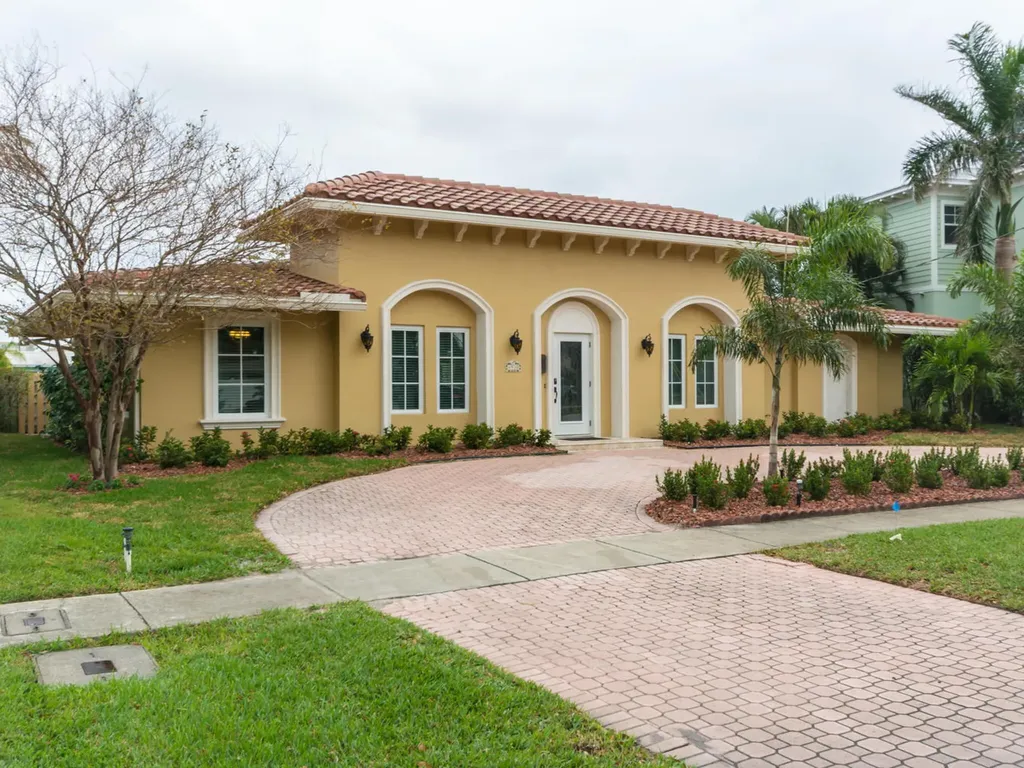 4930 NE 27th Avenue Lighthouse Point FL 33064